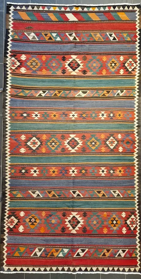 Veramin 315 x 164 cm, 1250 Euro