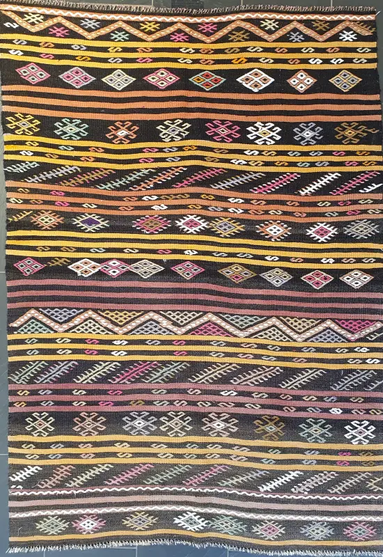 182 x 127 cm, Artvin, 390 Euro